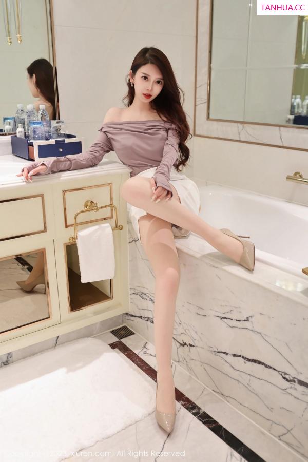 吴玉 玉兔miki [XiuRen]高清写真图 2023.05.12 No.6728 玉兔miki 短裙美腿第12张图片